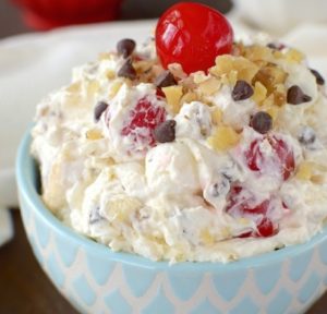 Is there anything more classic than a Banana Split Fluff Salad? Easy ...