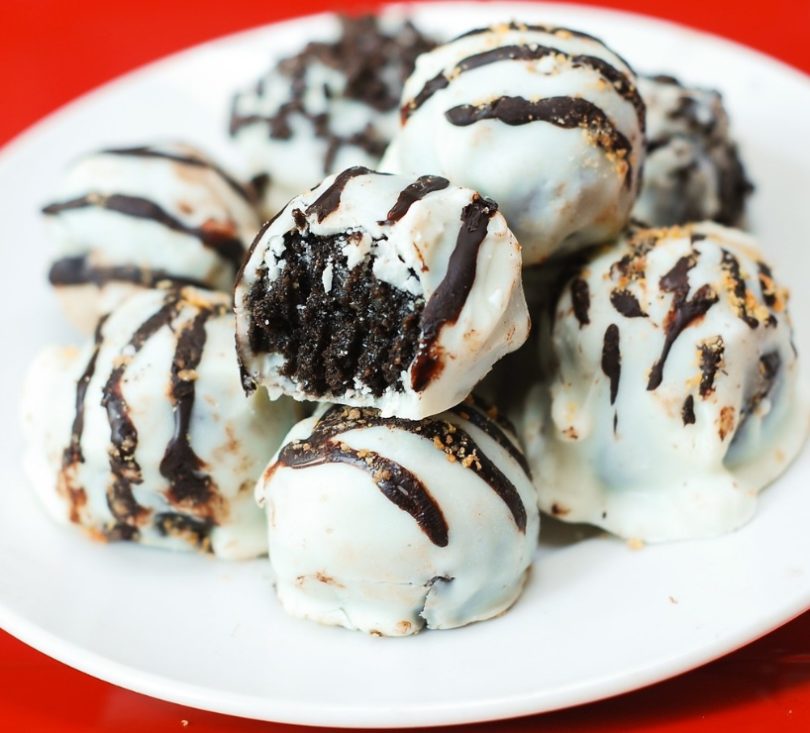 White Chocolate Oreo Truffles • Easy Recipes 