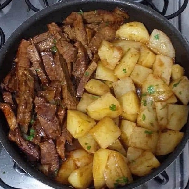 Garlic Butter Steak & Potatoes Skillet