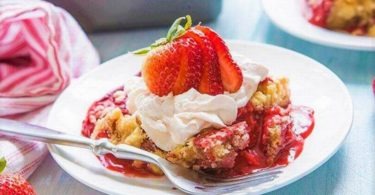 Simple Crock-Pot Strawberry-Vanilla Dump Cake