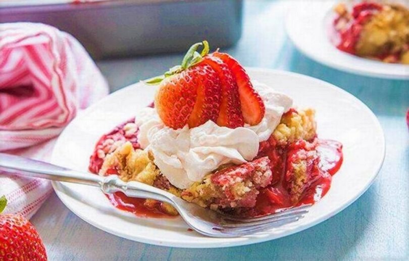 Simple Crock-Pot Strawberry-Vanilla Dump Cake