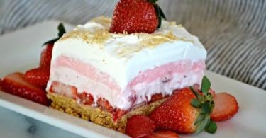 No Bake Strawberry Cheesecake Lasagna