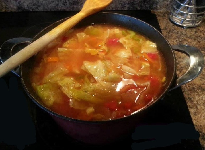 Ingredients ½ chopped head of cabbage. 1 cup of diced celery. 1 cup of diced white or yellow onion. 1 cup of diced carrots. 1 diced green bell pepper. 2-3 minced cloves of garlic. 2-3 tbsps of olive oil. 4 cups of chicken broth. 1 (14 oz) can of diced tomatoes. 1 tsp of oregano. 1 tsp of basil. ½ tsp of red pepper flakes. Cayenne pepper. Salt and pepper. Directions How to: In a large pot, heat the oil over medium heat and sauté the celery, onions, bell peppers and carrots. Add the garlic and stir to combine then pour the chicken broth. Mix in the tomatoes and cabbage and bring to a boil. Reduce the heat and cook until the cabbage is done. Mix in the oregano, basil, red pepper flakes, black pepper and salt and Voila! Easy, peasy and healthy! It’s good the have some healthy soup from time to another. We all know how vegetables can help loose weight, so go ahead!