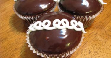 HOMEMADE HOSTESS CUPCAKES