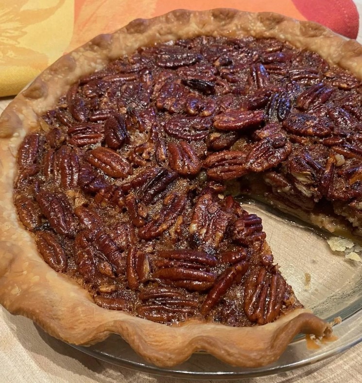 This easy keto pecan pie recipe has all the flavors and textures of a classic pecan pie, minus the carbs! Made with simple ingredients, it’s sugar-free, has no corn syrup, and contains less than 3 grams of net carbs per serving.