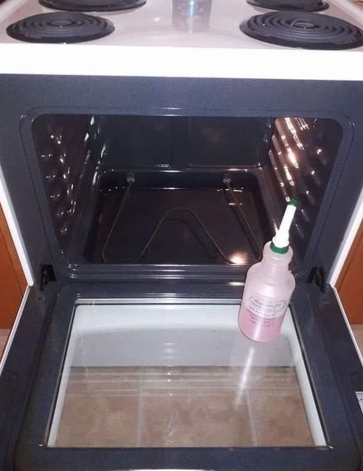 Discover the magic of a DIY oven cleaner featuring ARM & HAMMER™. Achieve a clean-oven shine effortlessly with our Homemade Oven Cleaner That Actually Works. Say goodbye to the hassle with baking soda, vinegar, salt, and more! Your oven racks, vents, and lamp will thank you.