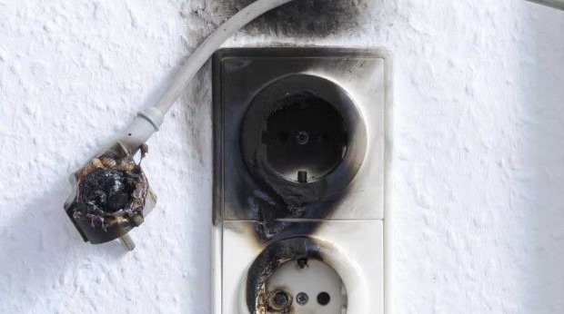 Mom Warns Others About The Link Between A ‘Fishy Smell’ And Melting Electrical Outlets