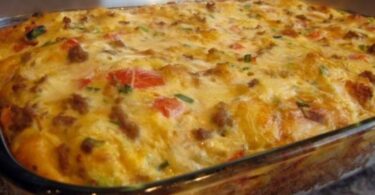 Elevate mornings with our festive breakfast casserole – a delightful blend of seasonal flavors to impress. Easy, scrumptious, and perfect for any gathering.