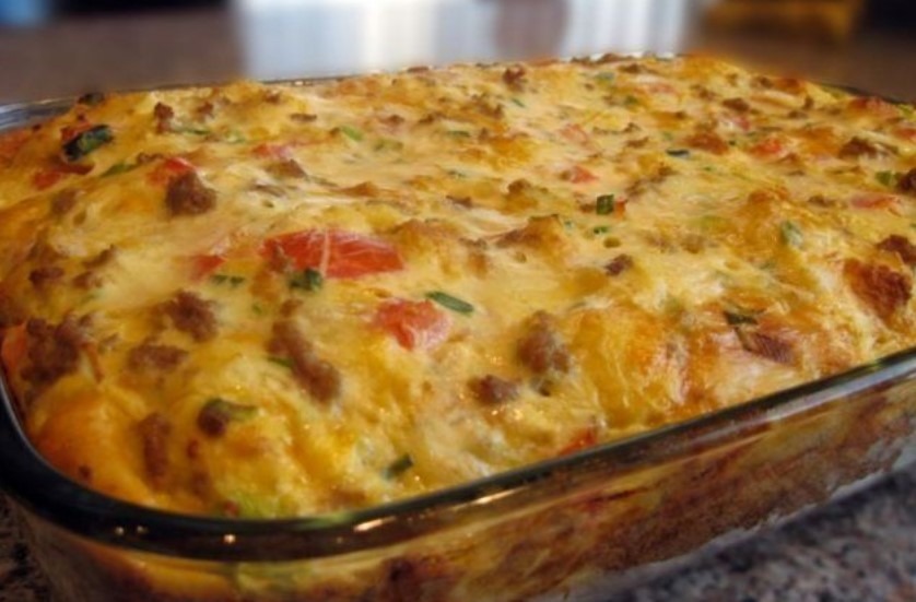 Elevate mornings with our festive breakfast casserole – a delightful blend of seasonal flavors to impress. Easy, scrumptious, and perfect for any gathering.